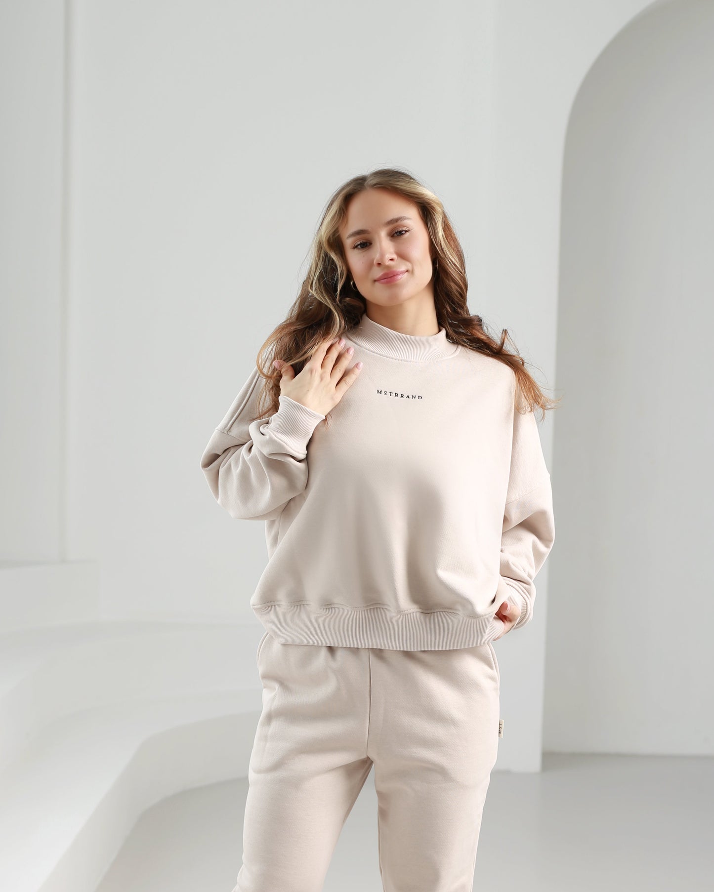 High neck sweatshirt / beige