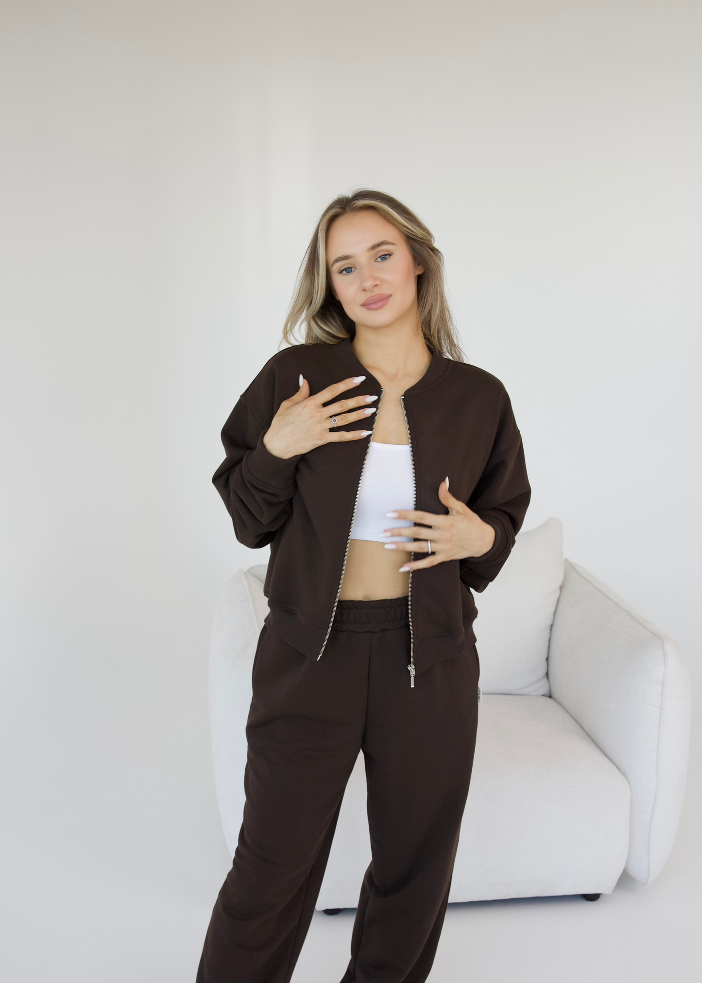 Minimal zip up / choco