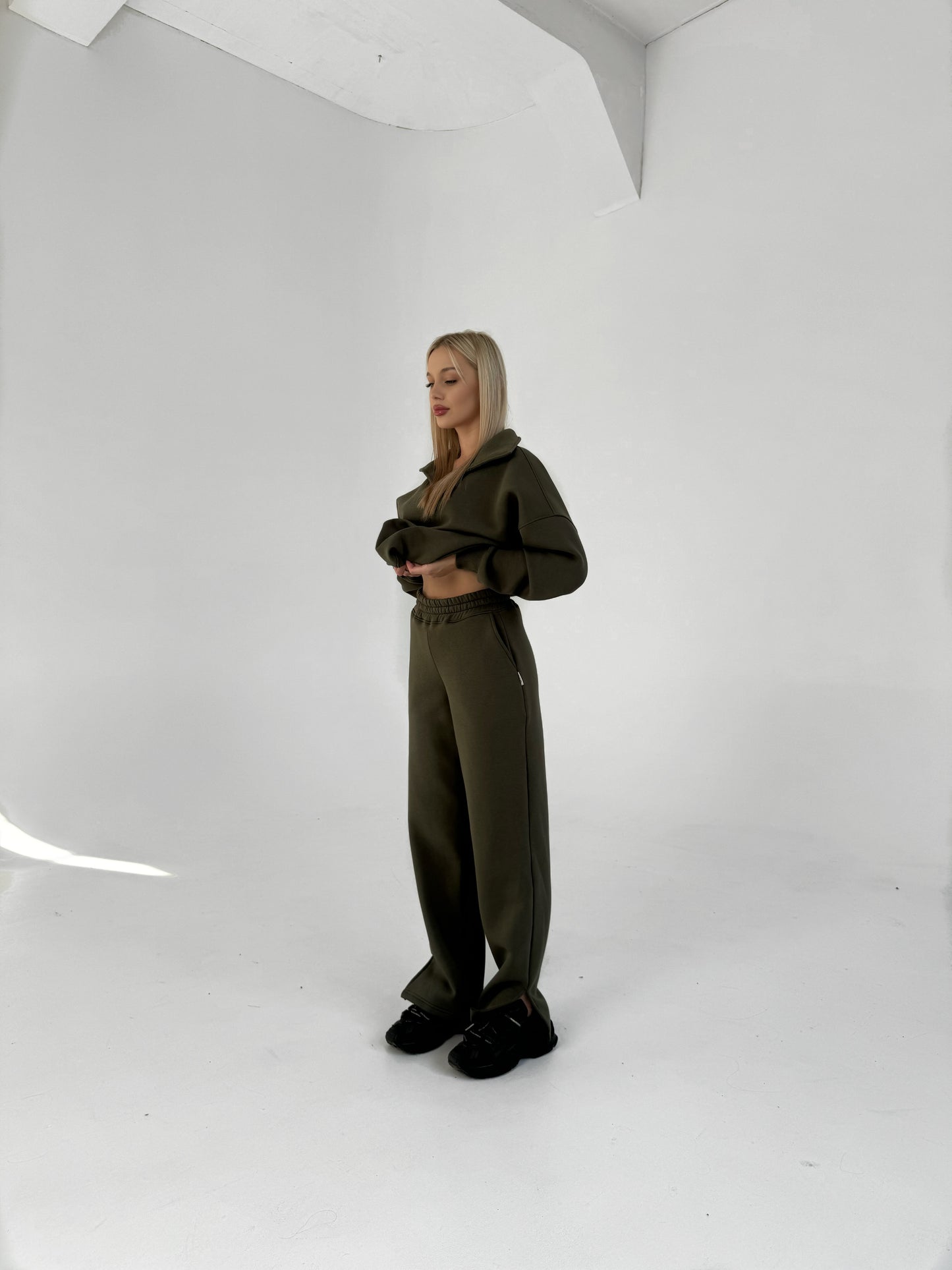 SPLIT SWEATPANTS / KHAKI