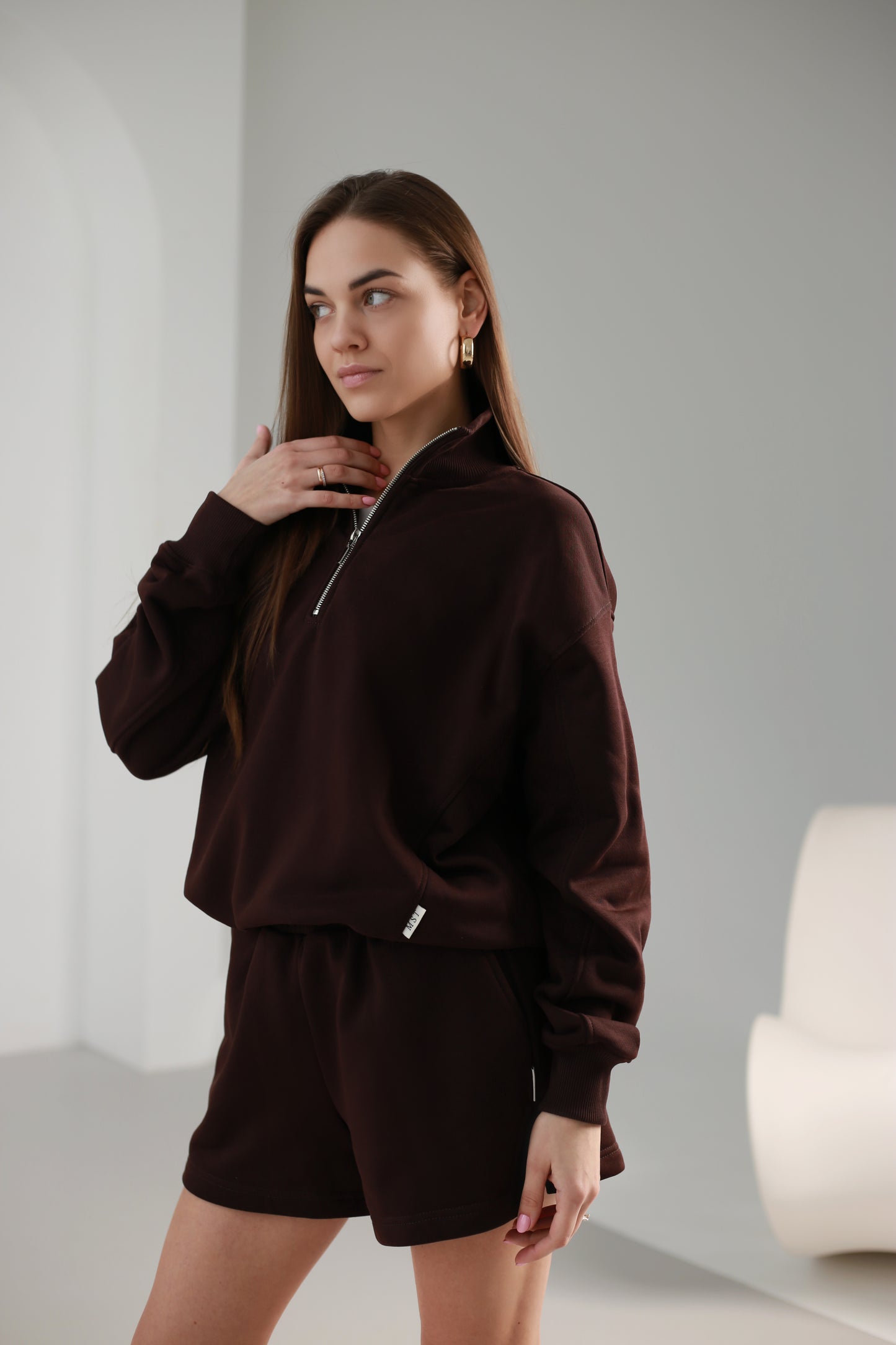 Zip collar sweatshirt / dark brown
