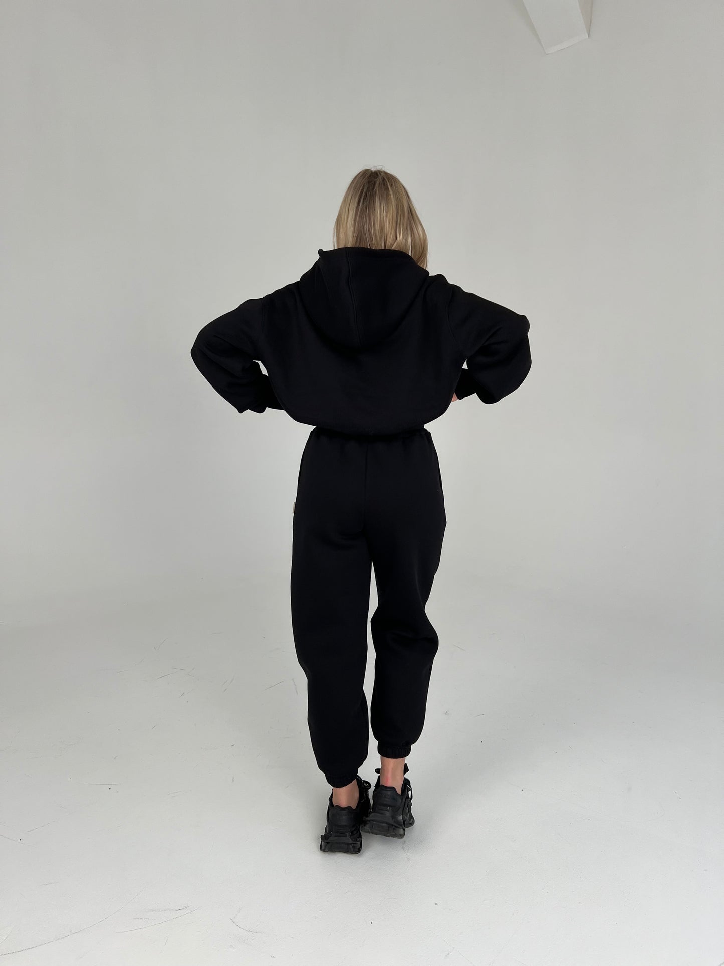 BAGGY SWEATPANTS / BLACK