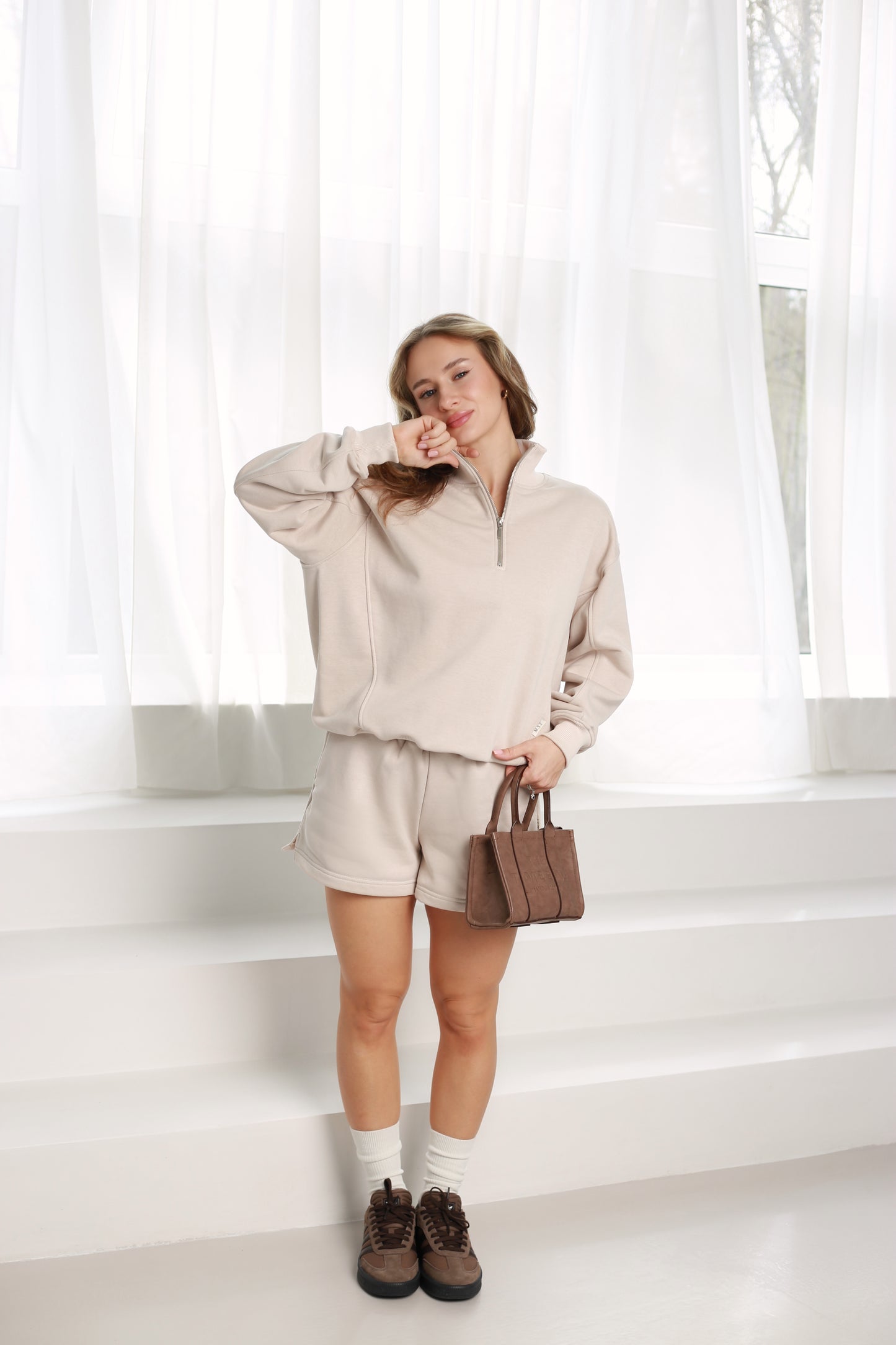 Zip collar sweatshirt / beige