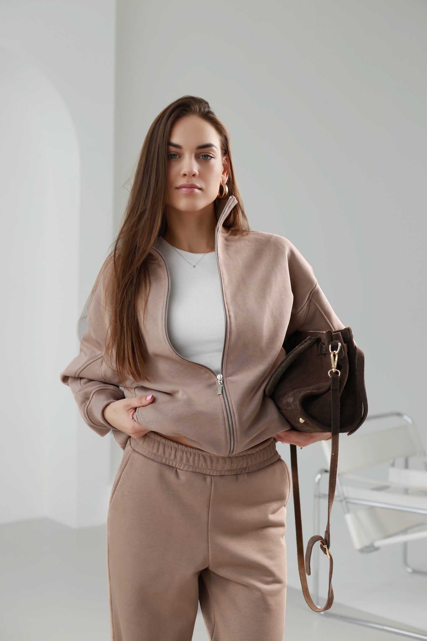Zip up sweatshirt / nude