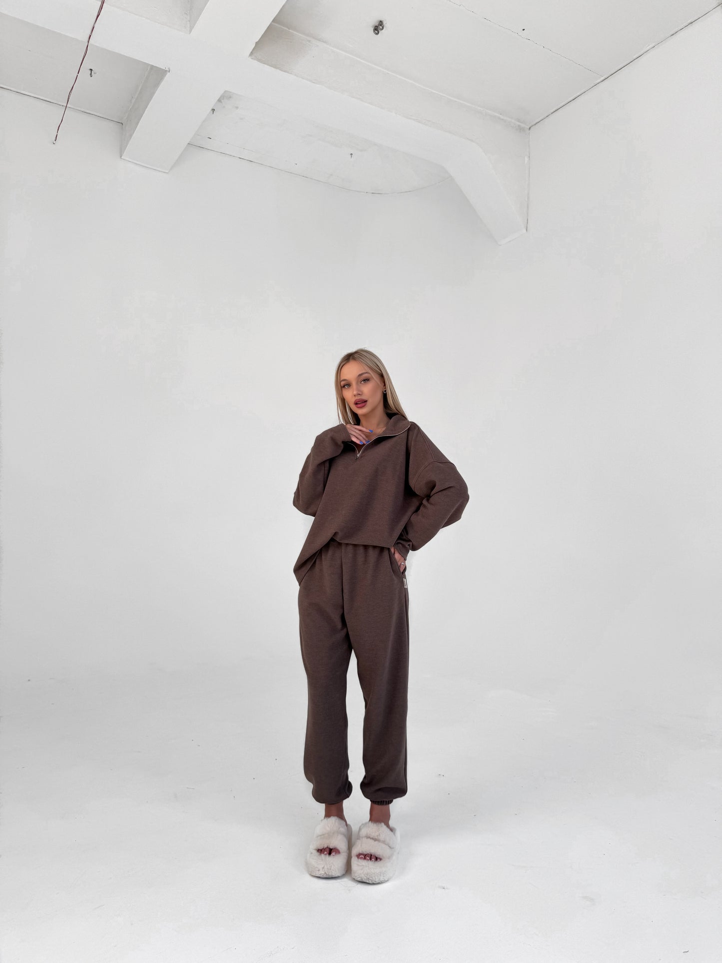 KNIT COLLAR SWEATSHIRT WITH ZIP / CACAO