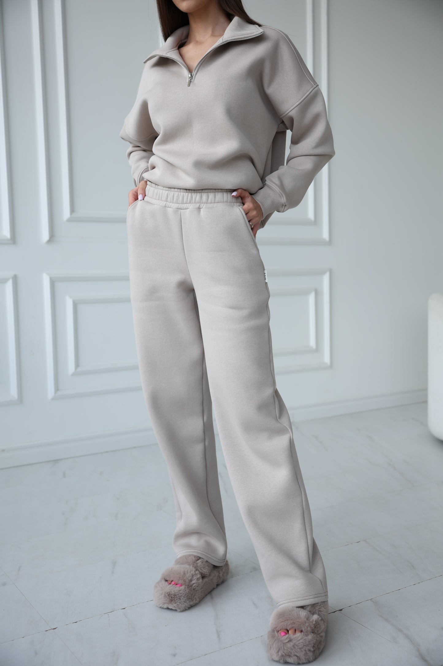Straight sweatpants / greige
