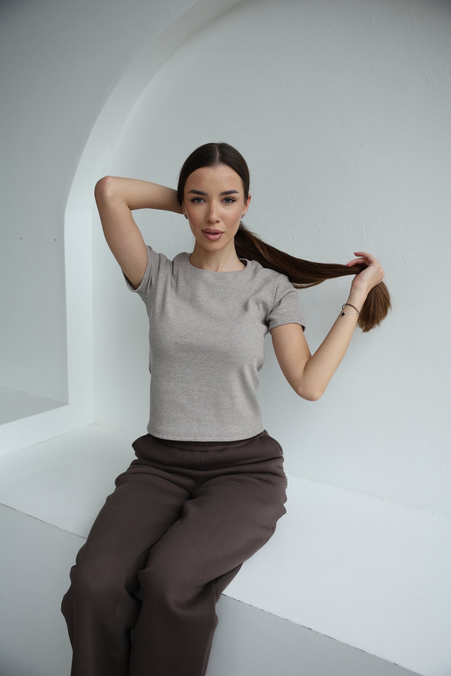 Ribbed slim fit tee / taupe melange