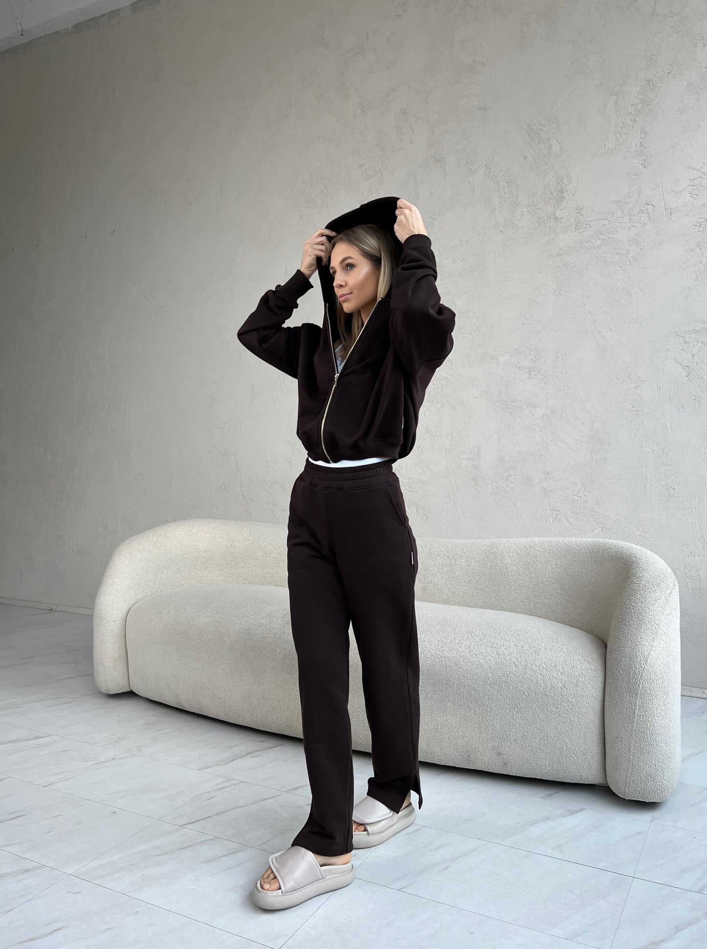 Short hoodie with zip / choco