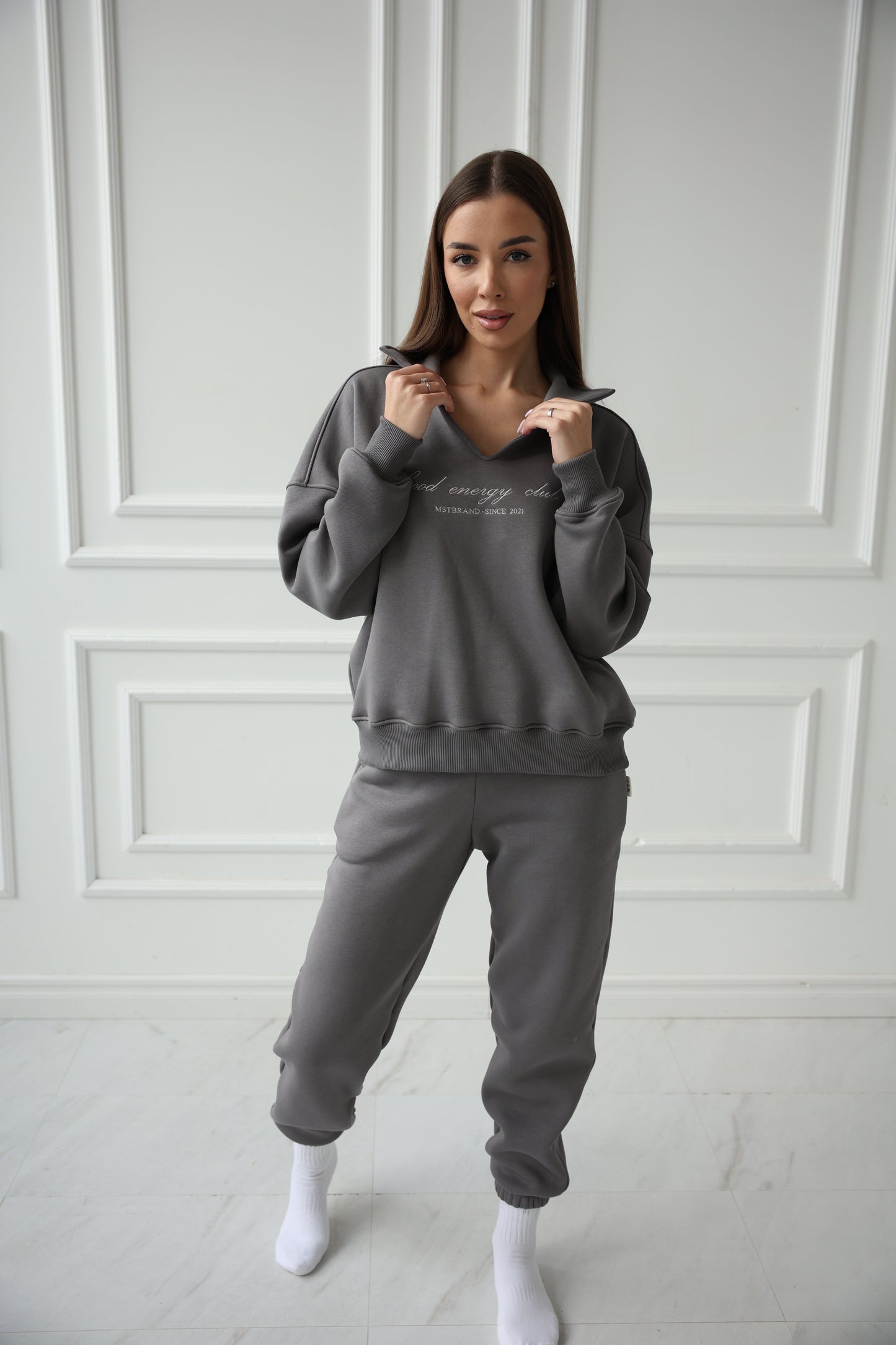 ,,Good energy club’’ collar sweat / grey