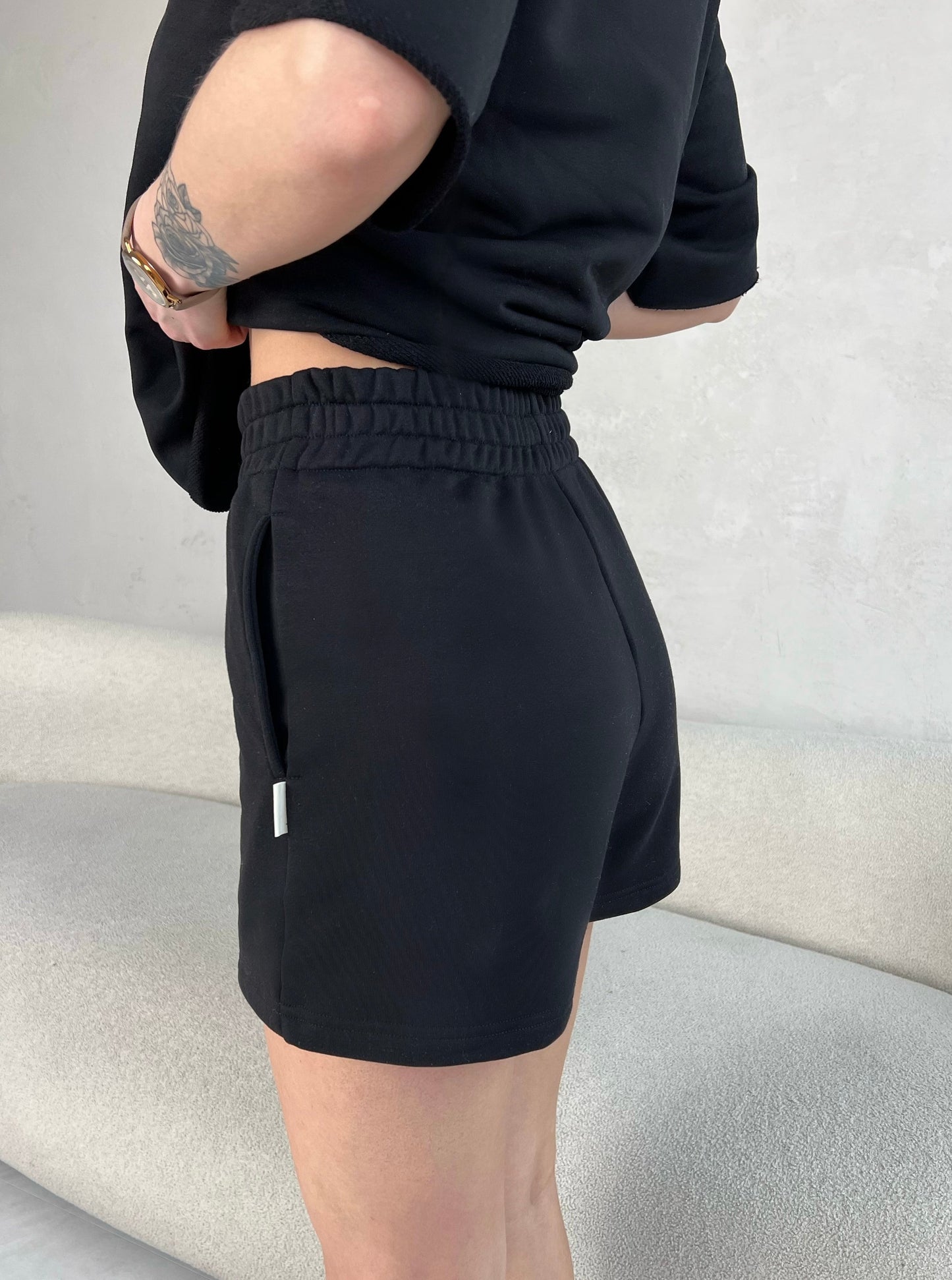 SHORTS / BLACK