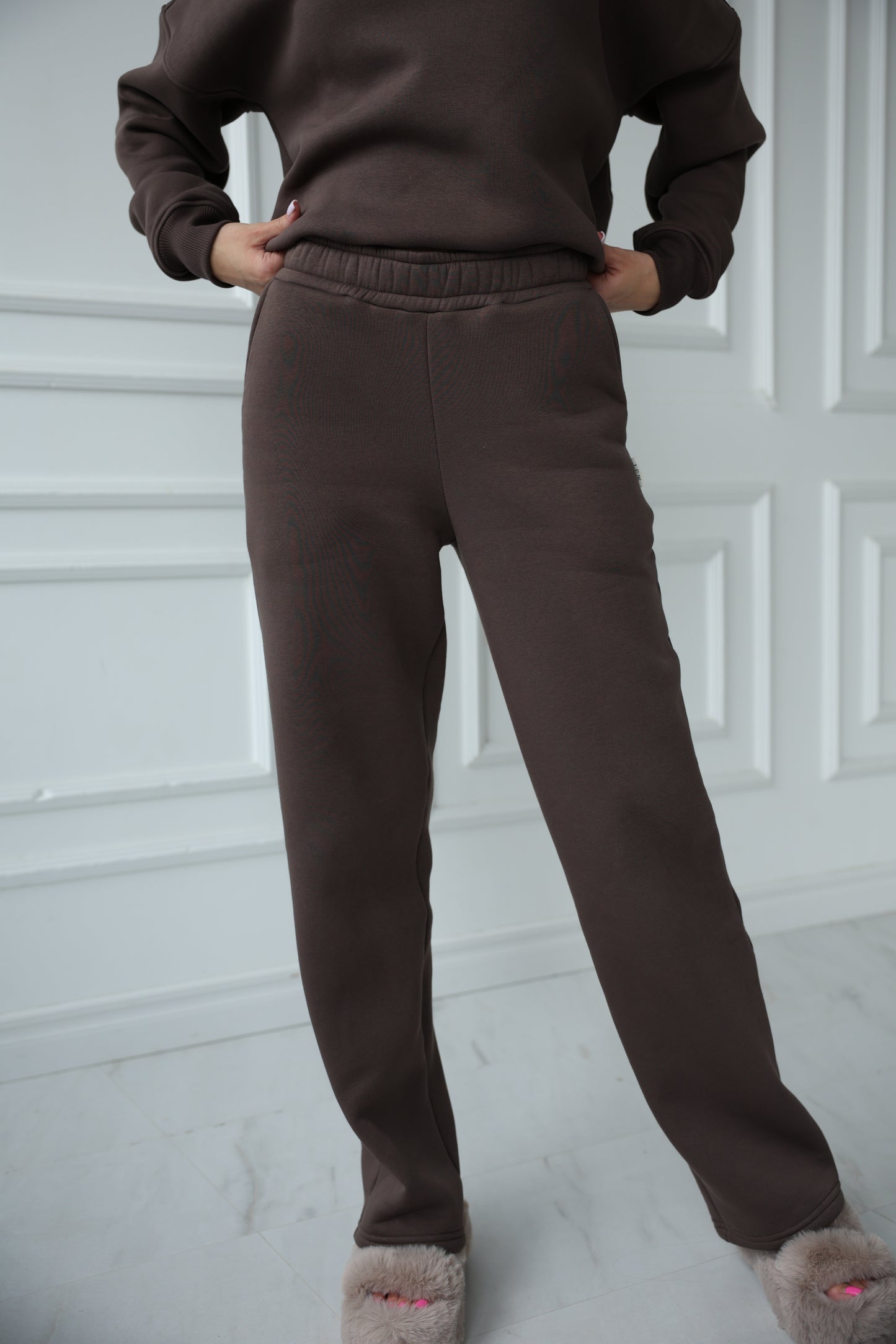 Straight sweatpants / taupe