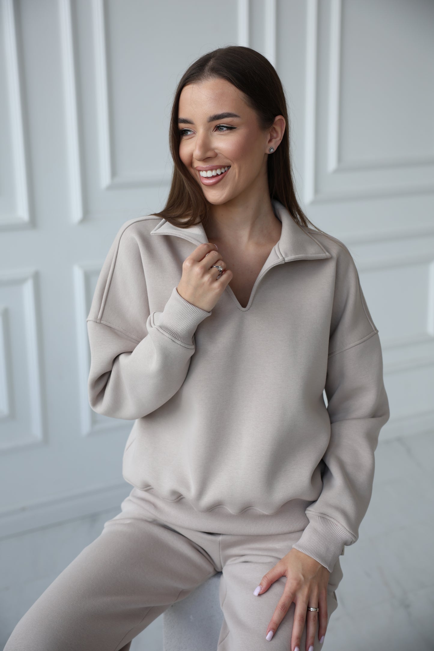 Collar sweatshirt / greige