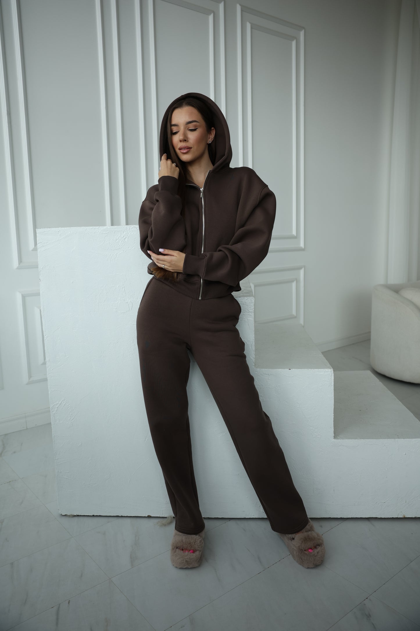 Short hoodie with zip II / taupe