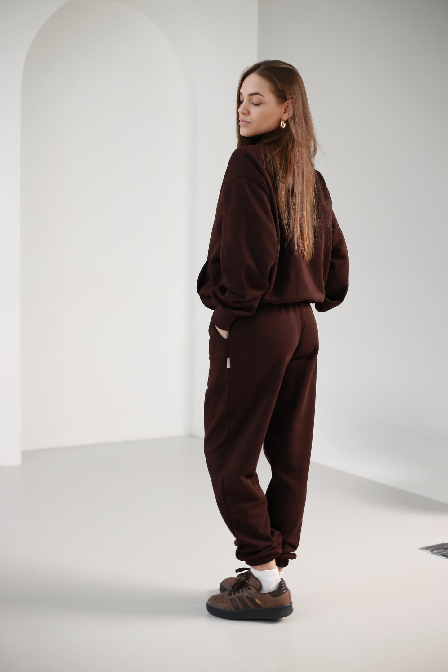 Joggers / dark brown