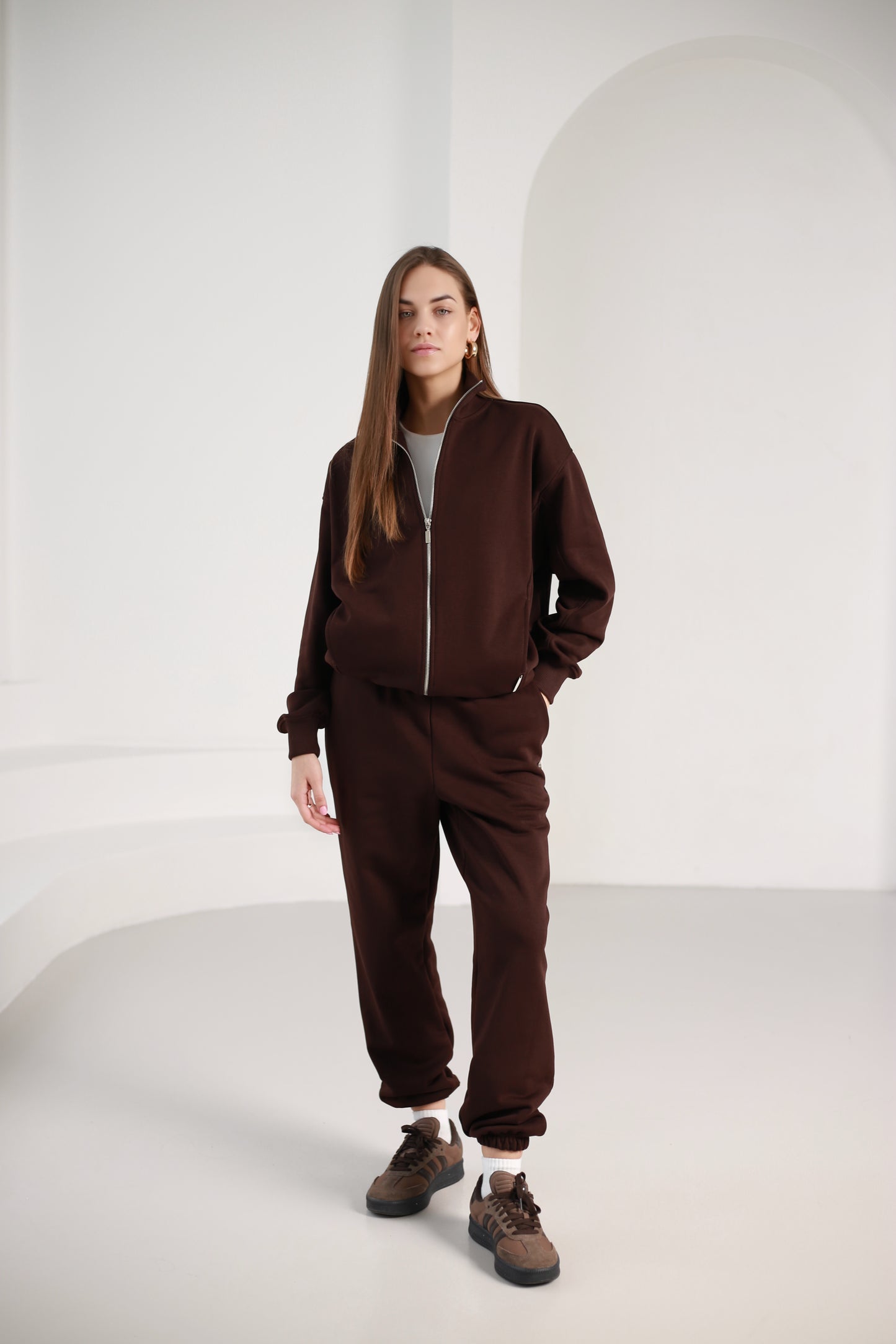 Zip up sweatshirt / dark brown