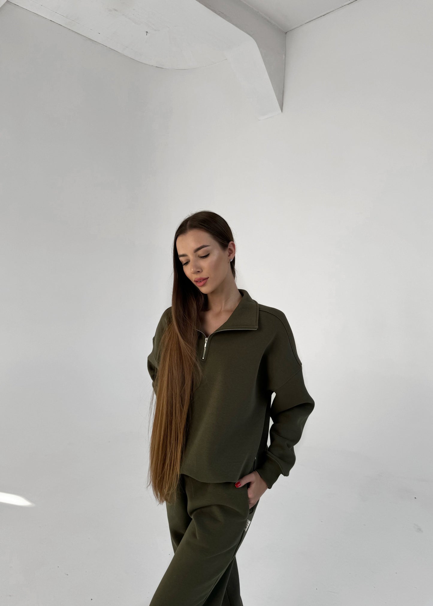 SWEATSHIRT WITH ZIP / KHAKI