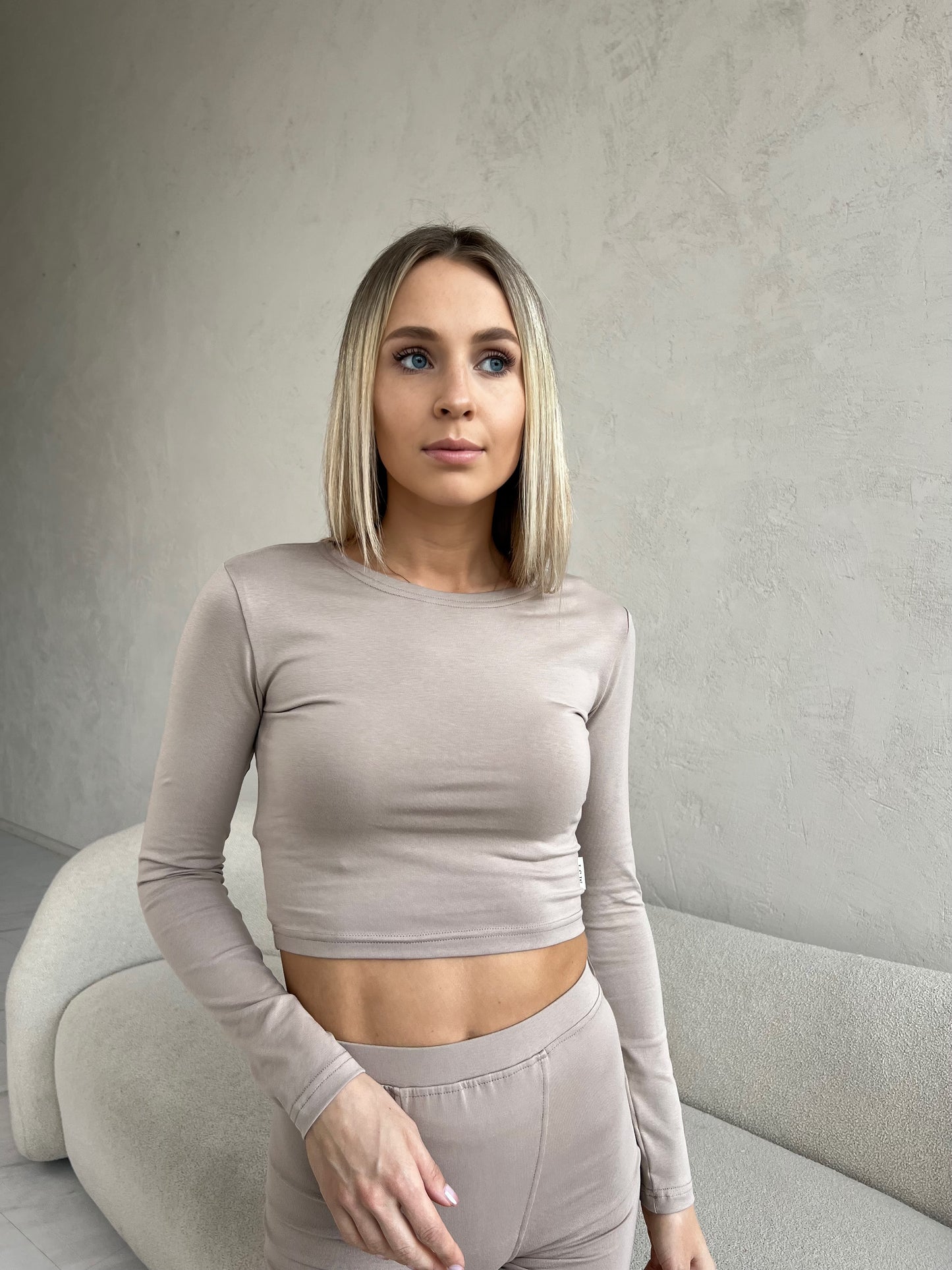 CROPPED TOP / NUDE