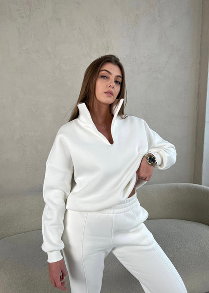 SWEATSHIRT WITH COLLAR / OFF WHITE